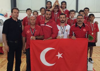 Badmintonda Çifte Başarı
