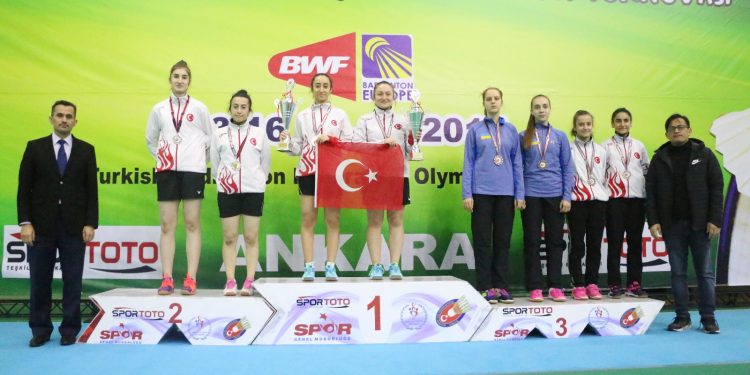 Genç Badmintonculardan 9 Madalya