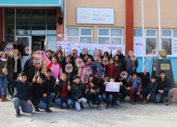 Öğrencilerin Karne Hediyesi Raket Oldu