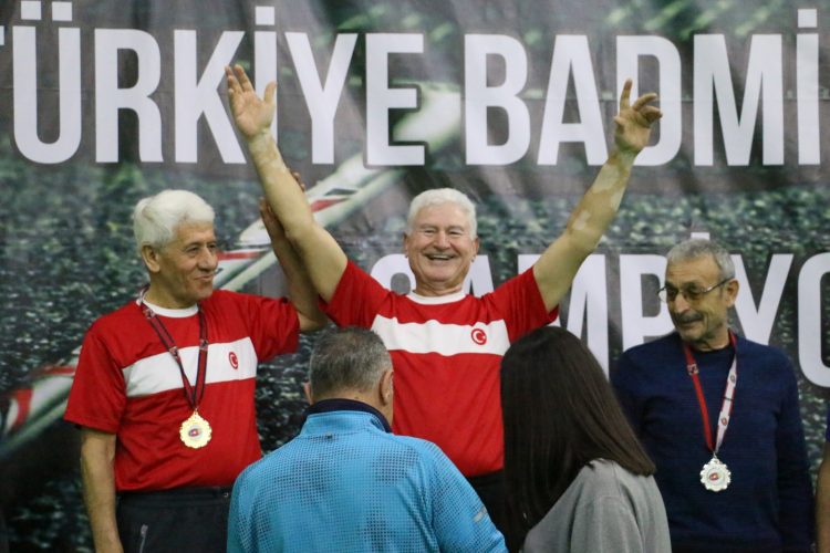 Veteran Badmintoncular Kemer’de