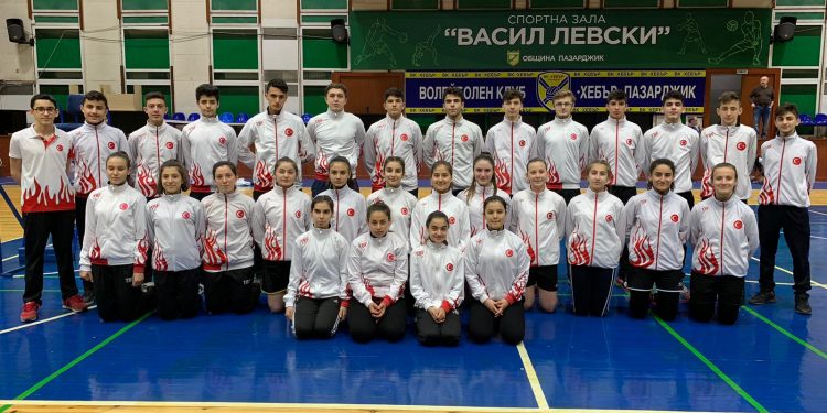 Badminton 17 Yaş Milli Takımı Bulgaristan’da