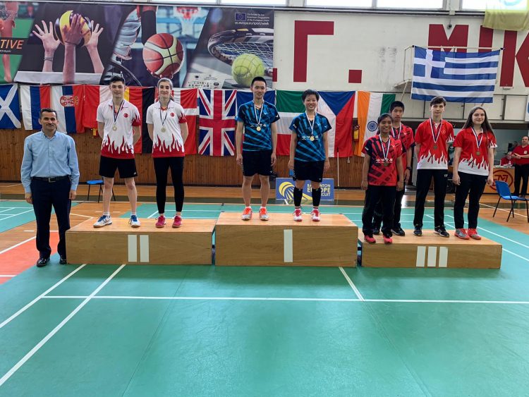 Genç Badmintoncular Durmak Bilmiyor