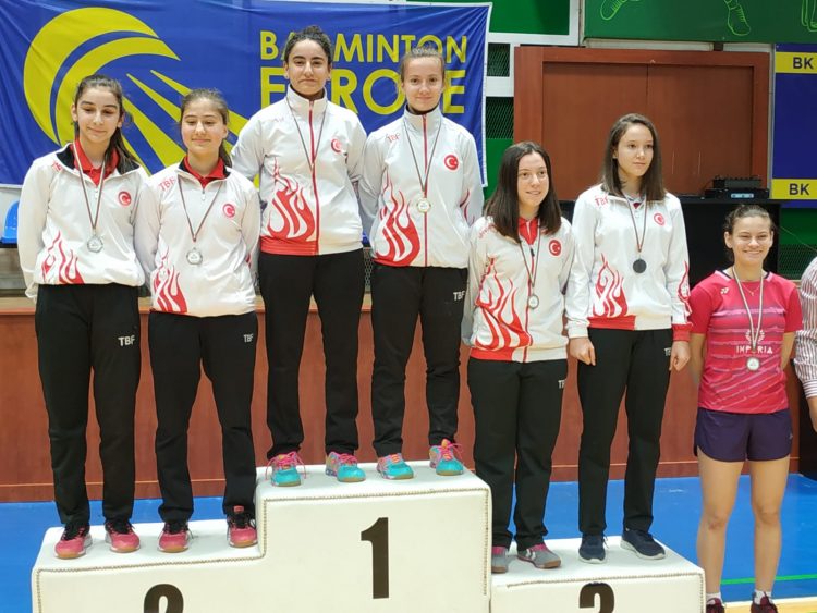 Badminton 17 Yaş Milli Takımından 9 Madalya