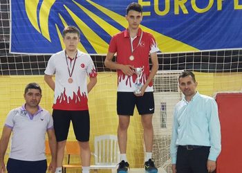 Genç Badmintoncularımız Şampiyon