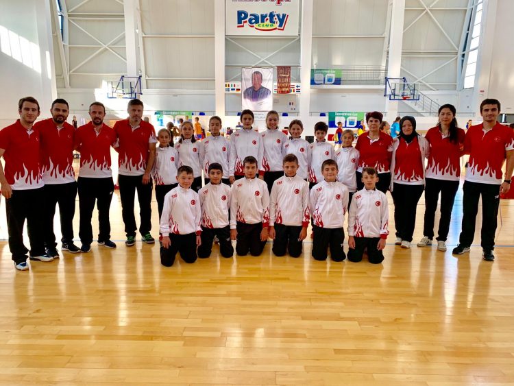 Minik Badmintoncular Balkan Şampiyonasında