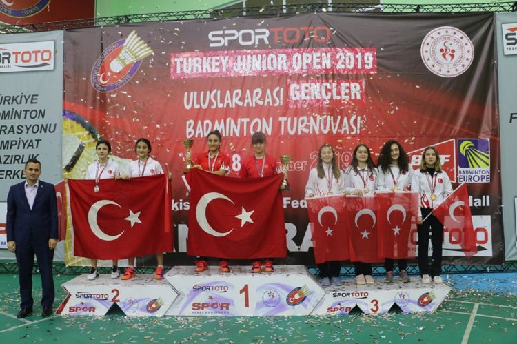 Genç Milli Badmintonculardan 12 Madalya