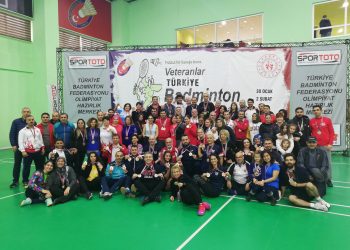 Veteran Badmintoncular Madalyalarına Kavuştu