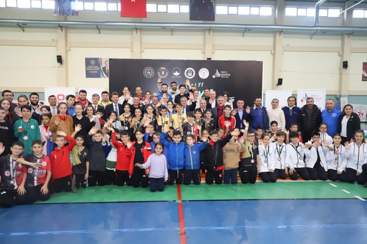 13 Yaş Altı Türkiye Badminton Şampiyonası Sona Erdi