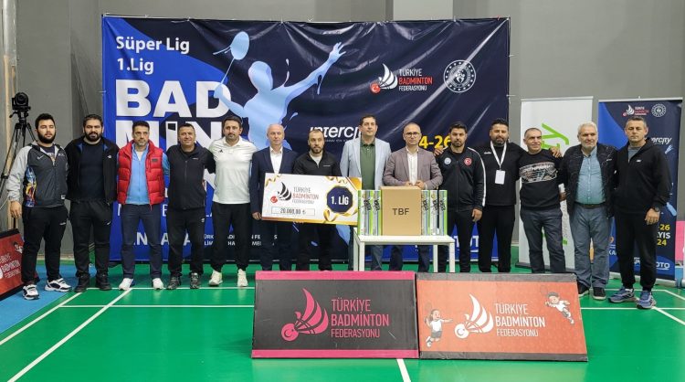 1.Lig Kulüplerimize Malzeme ve Nakdi Yardım Yapıldı