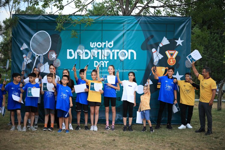 Dünya Badmintonla Daha Güzel…