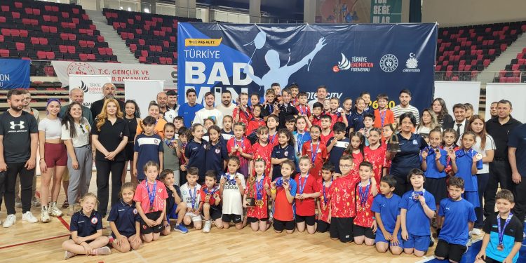 9-11 Yaş Altı Türkiye Badminton Şampiyonası Sona Erdi