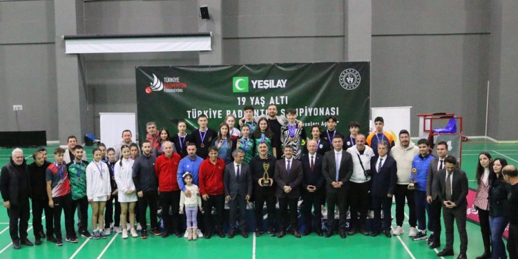 Yeşilay 19 Yaş Altı Türkiye Badminton Şampiyonası Sona Erdi