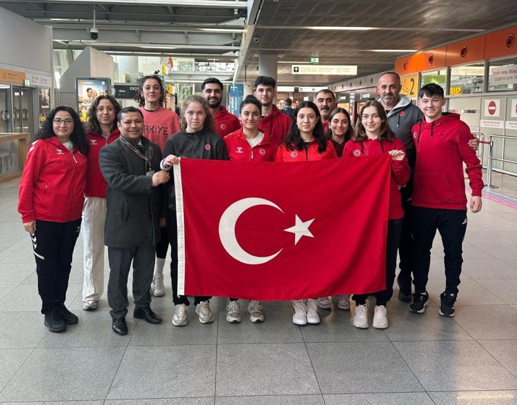 Badmintoncularımız Polonya’da Madalya İçin Mücadele Edecek
