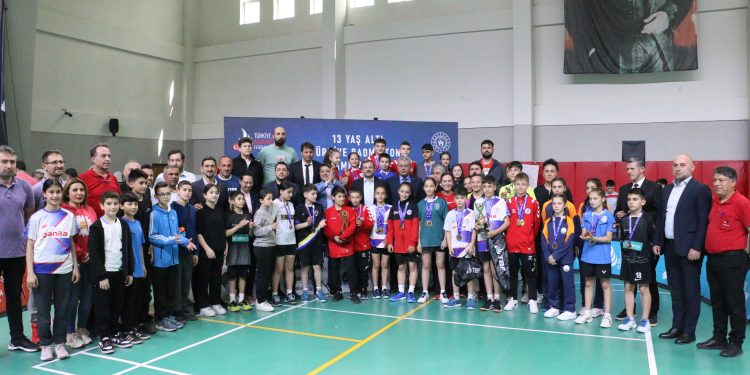 13 Yaş Altı Türkiye Badminton Şampiyonası Sona Erdi