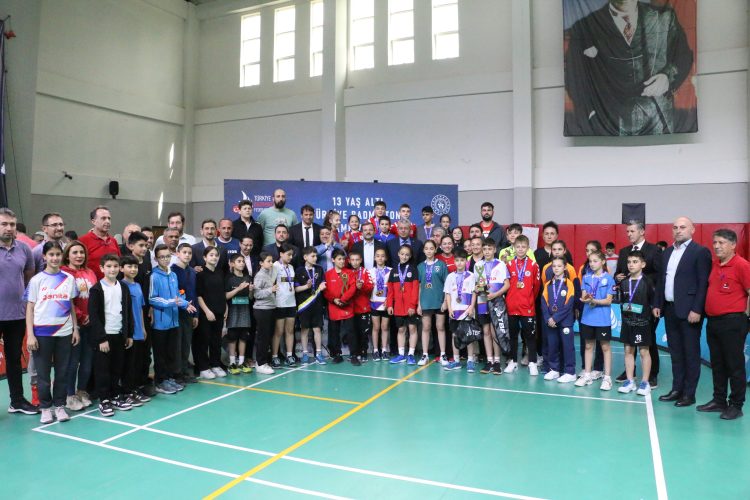 13 Yaş Altı Türkiye Badminton Şampiyonası Sona Erdi