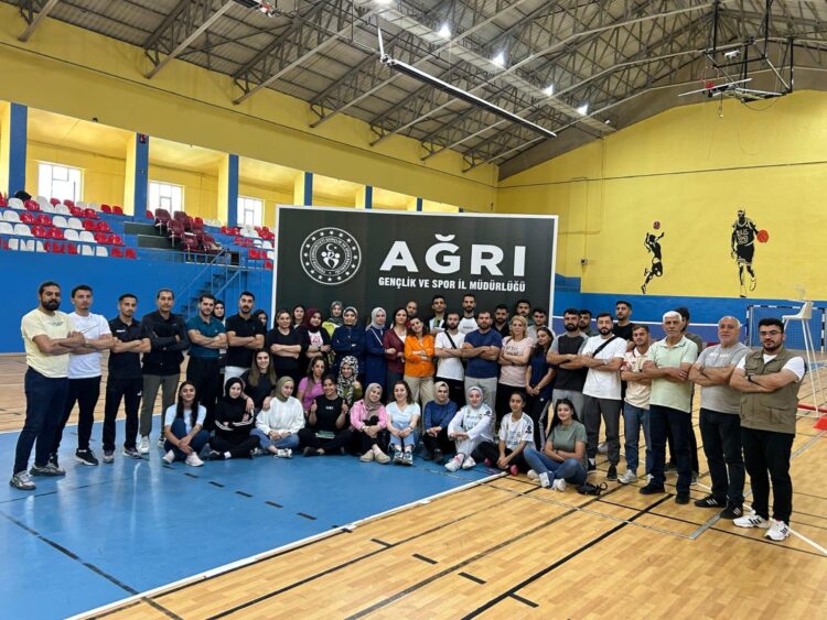 Ağrı’da Badminton Hakem Kursu Yapıldı