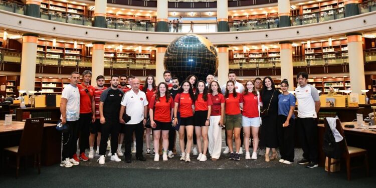 Kitapla Zihnini Badmintonla Bedenini Güçlendir