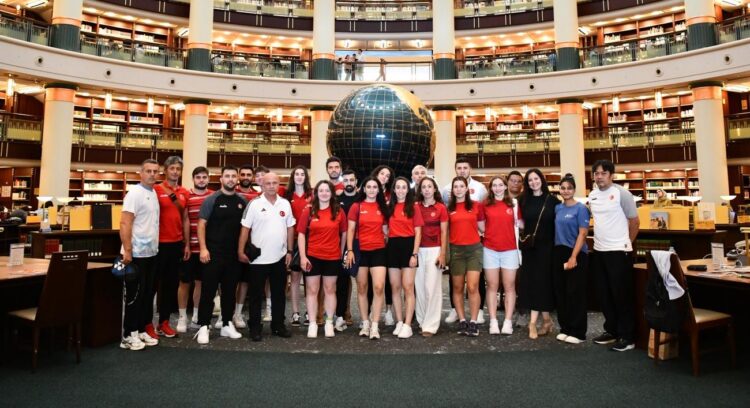 Kitapla Zihnini Badmintonla Bedenini Güçlendir