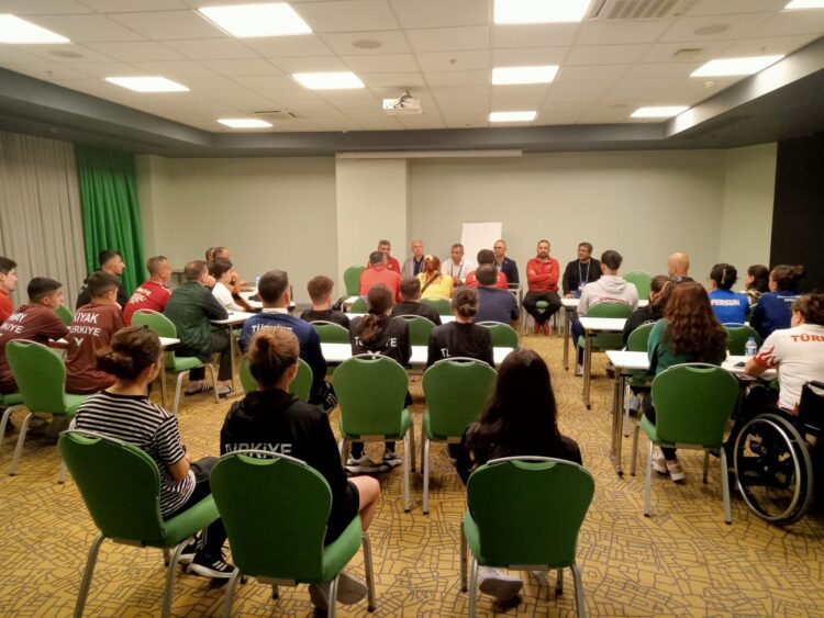 Türkiye Badminton Federasyonu Başkanı Ercan YILDIZ Para Badminton Milli Takım Sporcularımızla Bir Araya Gelerek Başarılar Diledi