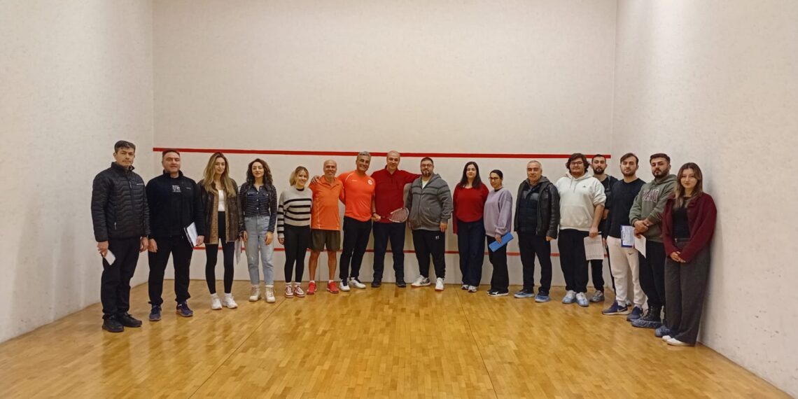 Squash Aday Hakem Kursu Yapıldı