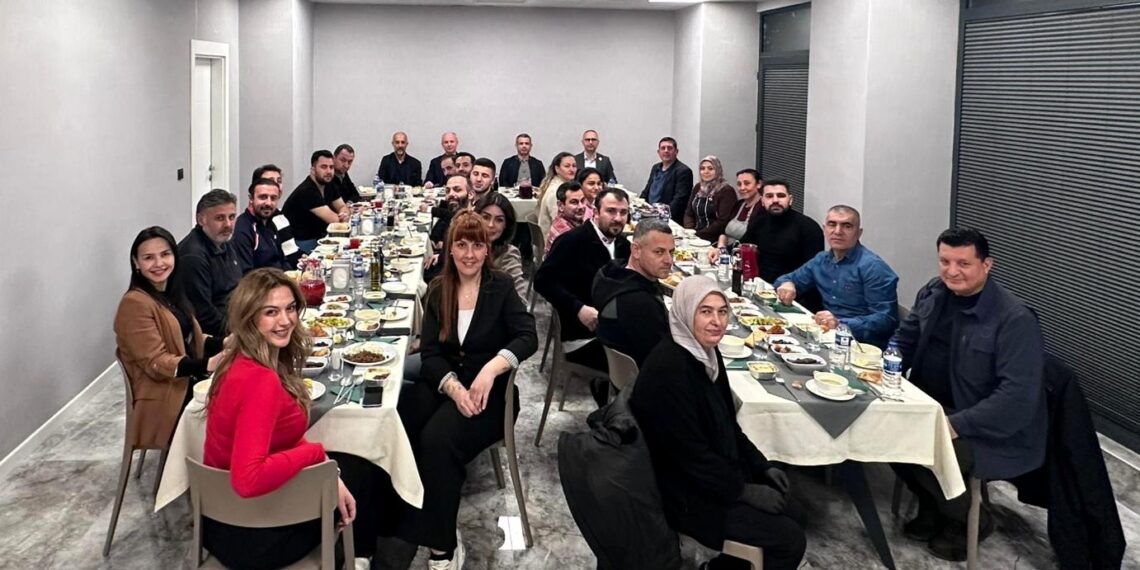 Badminton Federasyonu Ailesi İftar Yemeğinde Buluştu