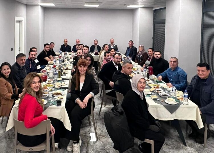 Badminton Federasyonu Ailesi İftar Yemeğinde Buluştu