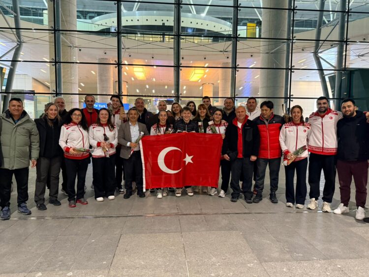 Tarih Yazan Milli Takımımız Ankara’da Çoşkuyla Karşılandı