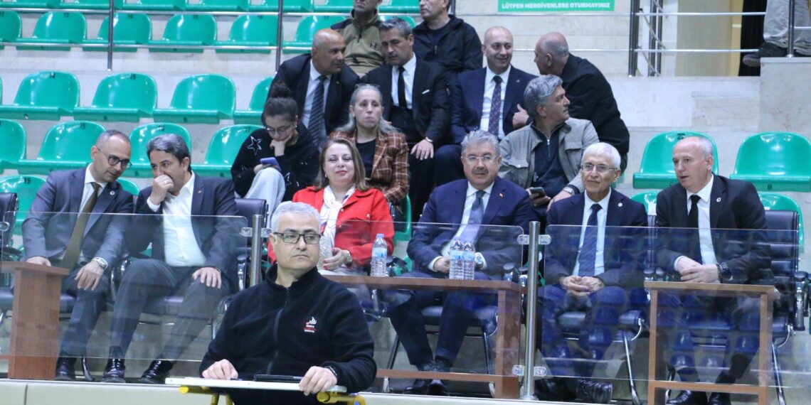Eskişehir’de Badminton Heyecanı: Vali Dr. Erdinç Yılmaz’dan Şampiyonaya Ziyaret