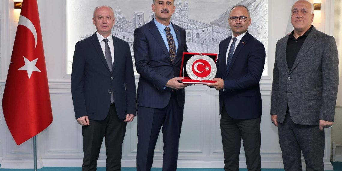 Badminton Federasyonu’ndan Ağrı Valisi Önder Bozkurt’a Ziyaret