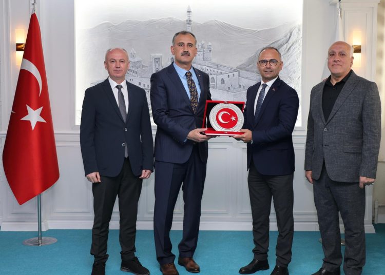 Badminton Federasyonu’ndan Ağrı Valisi Önder Bozkurt’a Ziyaret