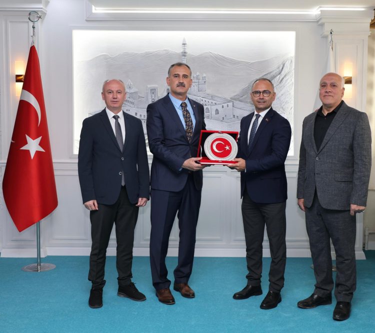 Badminton Federasyonu’ndan Ağrı Valisi Önder Bozkurt’a Ziyaret
