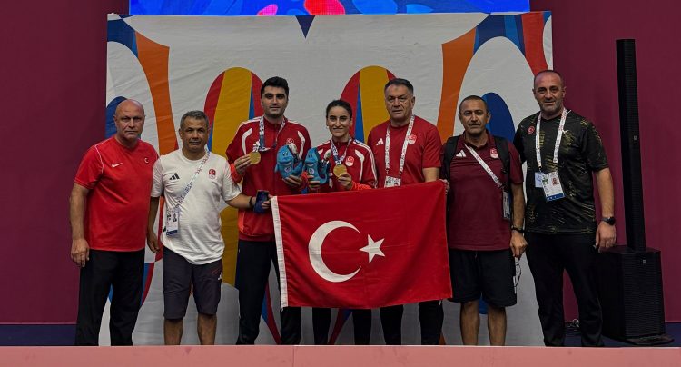 Akdeniz Oyunları’nda Karışık Çiftlerde Altın Madalya!